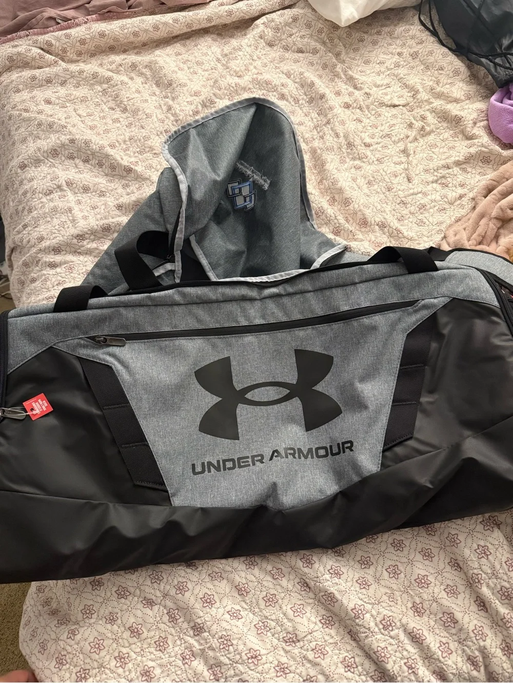 XL Under Armour Men's Gray and Black Duffle Bag